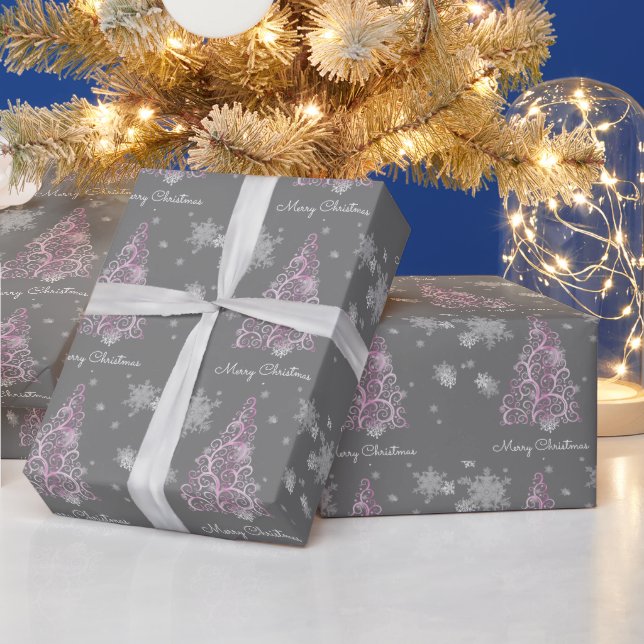Rosa Weihnachtsbaum und Schneeflocken Wrapping Pap Geschenkpapier (Feiertage)