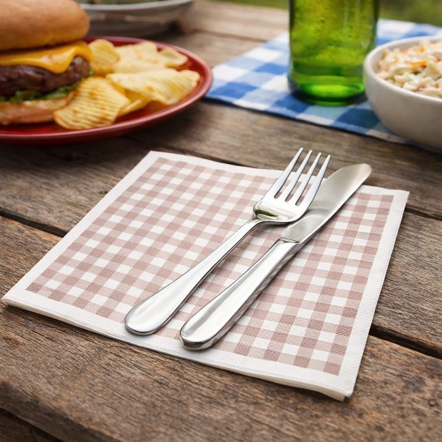 Rosa-weiße Gingham-Karomuster Serviette (A paper napkin with a pink and white gingham pattern.)