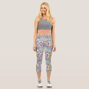 Rosa Weiße Stiefmütterchen in der Nähe von Wasser  Capri Leggings