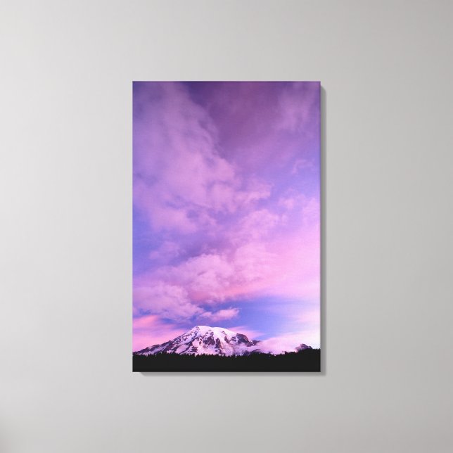 Rosa Wolken über dem Berg Rainier Leinwanddruck (Vorderseite)