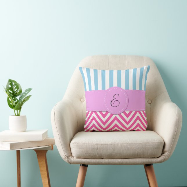 Rosa Zigzag, Zickzack, blaue Streifen, Monogramm Kissen (Stuhl )