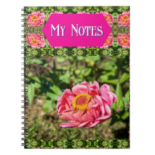 Rosa Zinnia mit gelber Mittellaufruge Notizblock