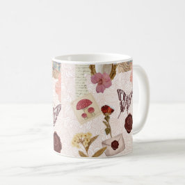 Rosafarbene Cottagecore-Botanik-Collage Kaffeetasse