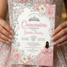 Rosafarbenes Quinceañera-Einladung mit silbernem S