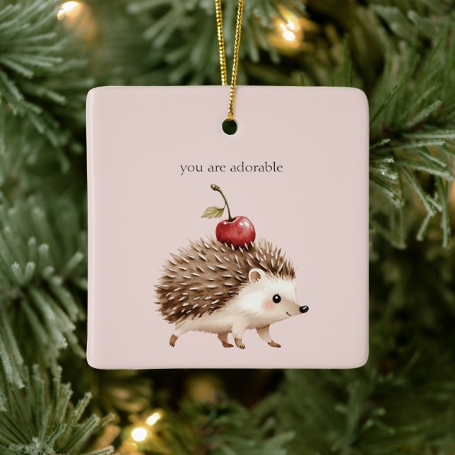 Rosarot roter Kirsch-Igel Keramikornament (Baum)