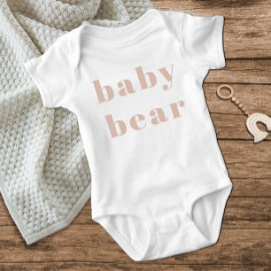 Rosaroter Sandstein-Typografie Mädchen Rosa Babybä Baby Strampler