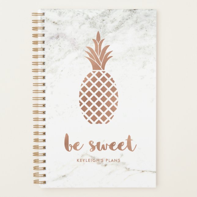 Rose Ananas auf weißem Marmor | Seid süß Planer (Vorderseite)
