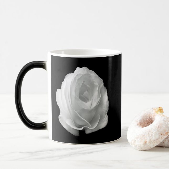 Rose auf schwarzem Hintergrund Verwandlungstasse (Mit Donut)