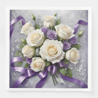Rose aus Weiß und Lila mit lila Bändern Serviette