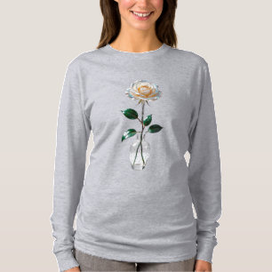 Rose blanche dans un T-shirt vase