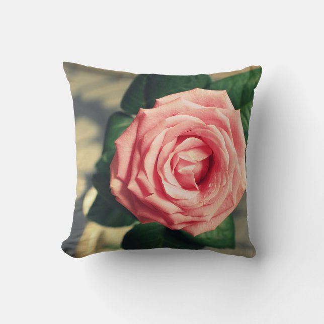 Rose de rose, coussin romantique (Recto)