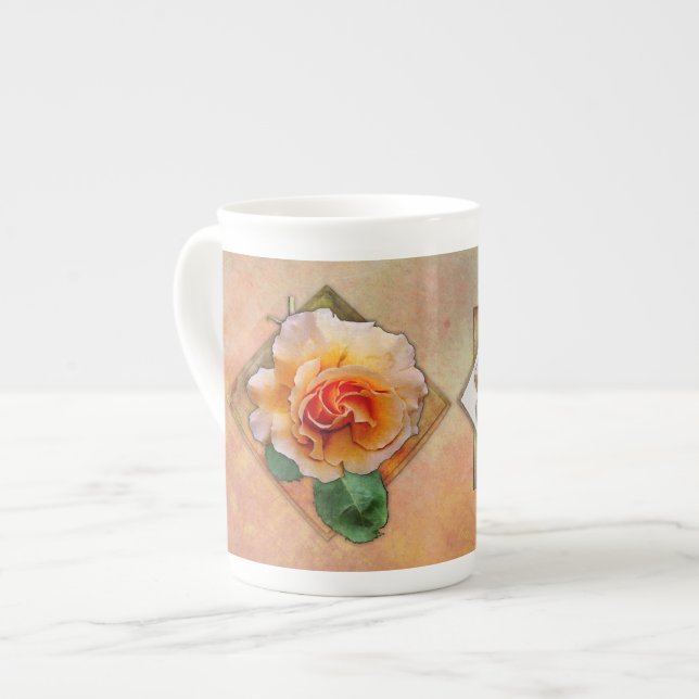 Rose d'une autre couleur - tasses de porcelaine (Devant gauche)