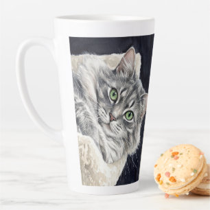 Rose, eine Katze mit auffallenden grünen Augen Milchtasse