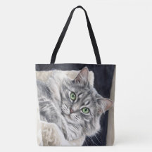 Rose, eine Katze mit auffallenden grünen Augen