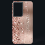 Rose Glitterie Foil Girly Signature Samsung Galaxy Hülle<br><div class="desc">Girly Imitate funkelnd Rose Gold Glitzer Highlights auf der links Kante, über ein Imitat rot und Rose Gold ombre brushed Metal-Folie. Die moderne, mädchenhafte Unterschrift besticht durch einen eleganten Schriftart aus weißer Kalligraphie mit dekorativen Schwänzen in vertikaler Form. Passen Sie die Stile des Schriftartes an oder verschieben Sie die glitzernden...</div>