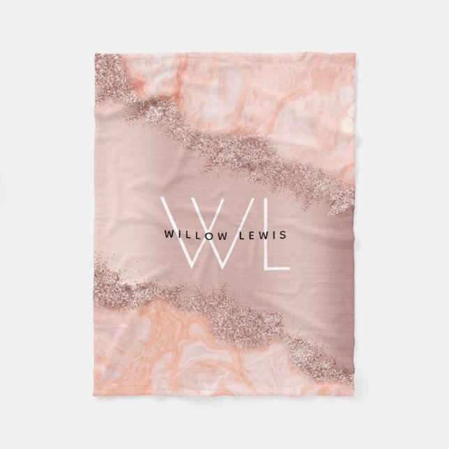 Rose Gold Blush Pink Agate Geode Glitzer Monogram Fleecedecke (Vorderseite)