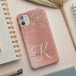 Rose Gold Brushed Metal Glitter Monogram Name Case-Mate iPhone 14 Hülle<br><div class="desc">Easily personalize this trendy chic phone case design featuring pretty rose gold sparkling glitter on a rose gold brushed metallic background.</div>