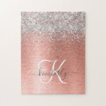 Rose Gold Brushed Metal Glitzer Monogram Name<br><div class="desc">Dieses trendige schicke Puzzle-Design mit hübschem silberglänzenden Glitzer auf einer Rose mit goldfarbenem metallischem Hintergrund ist einfach zu personalisieren.</div>