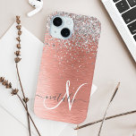 Rose Gold Brushed Metal Glitzer Monogram Name Case-Mate iPhone Hülle<br><div class="desc">Dieses schicke Design-Handy-Gehäuse mit hübschem silberglänzenden Glitzer auf einer Rose mit goldgelb gebürstetem metallischem Hintergrund ist einfach zu personalisieren.</div>