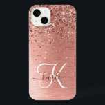 Rose Gold Brushed Metal Glitzer Monogram Name iPhone 14 Plus Hülle<br><div class="desc">Dieses schicke Gehäuse mit hübschem vergoldeten Glitzer aus Rose auf einer Rose mit goldgebürstetem metallischem Hintergrund ist einfach zu personalisieren.</div>