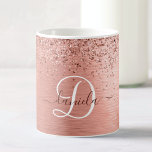 Rose Gold Brushed Metal Glitzer Monogram Name Kaffeetasse<br><div class="desc">Dieses trendige,  schicke Coffee Tasse Design mit hübschem vergoldeten Glitzer aus Rose auf vergoldeten metallisch gebürsteten Rose ist einfach zu personalisieren.</div>
