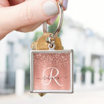 Rose Gold Brushed Metal Glitzer Monogram Name Schlüsselanhänger<br><div class="desc">Dieses schicke Design mit hübschem Glitzer aus Rose und vergoldetem Schlüsselanhänger auf einer Rose mit goldgebürstetem metallischem Hintergrund ist einfach zu personalisieren.</div>