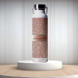 Rose Gold Diamond Glitzer Bling Metallic Monogramm Trinkflasche<br><div class="desc">Dieses Design kann in dem Bereich personalisiert werden, der durch das Ändern des Fotos und/oder Textes zur Verfügung gestellt wird. Sie können auch angepasst werden, indem Sie auf Vorlage personalisieren klicken und dann auf die Schaltfläche klicken, um weitere Optionen anzupassen, um die Hintergrundfarbe zu löschen oder zu ändern, Text hinzuzufügen,...</div>