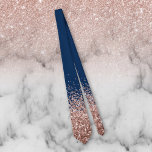 Rose Gold Fading Wasserfall Ombre Glitzer sehen Ne Krawatte<br><div class="desc">Dieses Design kann durch Auswahl der Option Design bearbeiten personalisiert werden. Sie können auch auf andere Gegenstände übertragen. Dieses Design enthält keinen tatsächlichen Glitzer. Kontaktieren Sie mich unter colorflowcreations@gmail.com oder nutzen Sie die Chat-Option oben auf der Seite, wenn Sie dieses Design auf einem anderen Produkt haben möchten oder Hilfe benötigen....</div>