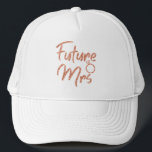 Rose gold Farbe Future Frau Trucker Hat Truckerkappe<br><div class="desc">Die Zukunft der Funkturqoise Frau Design ist ideal für Brautparty oder Junggeselinnen-Abschied,  Engagement und Foto Shoots. Der Nachname kann leicht geändert werden. Zukünftige Frau Schrift in 6 lustigen,  lebendigen Farben erhältlich,  um Ihr Outfit und Party Farbe Thema: Blau,  Gold,  Silber,  Rose Gold,  Violet,  Türkis.</div>