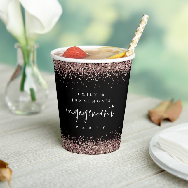 Rose Gold Glitzer benennt Engagement Party Black Pappbecher (In Situ)
