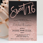 Rose Gold Glitzer Chic Drehbuch Schwarz Sweet 16 F Einladung<br><div class="desc">Moderne,  schicke und elegante Rose Gold Glitzer ombre Sweet 16 Geburtstagsfolie Party Einladung mit einer modernen 16 Typografie mit Rose Goldfolie und Glitzern Glitzer auf einem bearbeitbaren schwarzen Hintergrund. Fügen Sie Ihr Foto hinten hinzu. Perfekt für die Prinzessin Thema Sweet 16!</div>