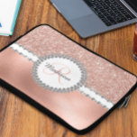 Rose Gold Glitzer Diamond Glam Monogram Laptopschutzhülle<br><div class="desc">Dieses Design kann in dem Bereich personalisiert werden, der durch das Ändern des Fotos und/oder Textes zur Verfügung gestellt wird. Sie können auch angepasst werden, indem Sie auf Vorlage personalisieren klicken und dann auf die Schaltfläche klicken, um weitere Optionen anzupassen, um die Hintergrundfarbe zu löschen oder zu ändern, Text hinzuzufügen,...</div>