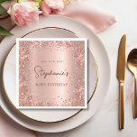 Rose Gold Glitzer Foil 80th Birthday Monogram Serviette<br><div class="desc">Eleganter moderner Sparkle Rose Gold Glitzer Personalisiert Monogram Name 80. (oder JEDES Alter) Geburtstagsparty Papier Napkins. Dieses weibliche Geburtstags-Party mit Monogram-Name in einem stilvollen handgeschriebenen Kalligrafieschrift und Datum und Alter auf rot rosa oder Rose goldfarbenen Imitaten aus metallischer Folie mit lockerer Glam Glitzer-Rahmen. Ideal für einen weiblichen Erwachsenen oder einen...</div>