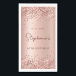 Rose Gold Glitzer Foil 90th Birthday Monogram Serviette<br><div class="desc">Moderne elegante Sparkle Rose Gold Glitzer Personalisiert Monogram Name 90. (oder JEDES Alter) Geburtstagsparty Papier Handtücher. Dieses Girly Adult feminine NINETY (NINETIETH) Geburtstags-Party-Design mit einem Monogram-Namen in einem stilvollen handgeschriebenen Kalligrafieschrift und Datum und Alter auf rot rosa oder Rose Gold Imitate gebürstete metallische Folie Hintergrund mit lockerer Glam Glitzer Rahmen....</div>