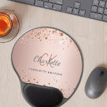 Rose Gold Glitzer Monogramm Name Gel Mousepad<br><div class="desc">Eine feminine Rose Gold Imitate metallisch aussehend Hintergrund. Dekoriert mit Imitaten Glitzer Staub. Personalisieren und fügen Sie Ihren Vornamen,  Monogramm-Initialen und vollständigen Namen.</div>