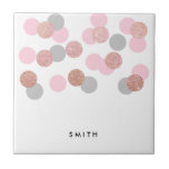 Rose Gold Glitzer Pastellrosa Konfetti Fliese<br><div class="desc">Niedliches und stilvolles Design mit großen Imitate Rose Gold Glitzer,  rosa und graue Konfetti Punkte.</div>