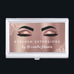 Rose Gold Glitzer Sparkle Eyelash Lashes Visitenkarten Dose<br><div class="desc">Blush Pink - Rose Gold Funkelnd Glitzer Eyelashes Lashes Lashes Beauty Business Card mit weißer Schrift für das Monogramm auf der Rückseite. Die Blush Pink und Rose Gold Girly Glitzer Business Cards eignen sich ideal für eine moderne und elegante Eyelashes (Lashes) . Der Beruf kann geändert werden, um für jede...</div>