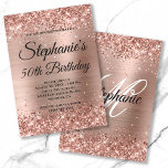 Rose Gold Glitzer und Extravagantes Fohlen Monogra Einladung<br><div class="desc">Erstellen Sie Ihre eigene extravagante, monogramm stilvolle Meilenstein Geburtstagsfeier für sie. Dekorative Imitate funkelnd Rose Gold Glitzer Grafik bilden einen oberen und unteren Rand. Die digitale Hintergrundkunst zeichnet sich durch eine glänzende rot rosa rosa rosa, ombre gepinste Metallfolie aus. Passen Sie die Einladungs- und Monogramm-Schriftart-Farben oder -Stile an. Die luxuriösen...</div>