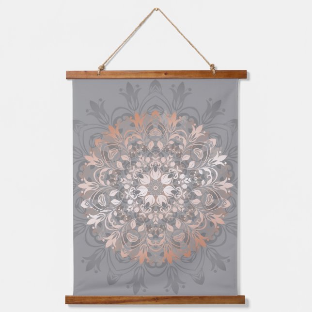Rose Gold Gray Floral Mandala Wandteppich Mit Holzrahmen (Vorderseite)