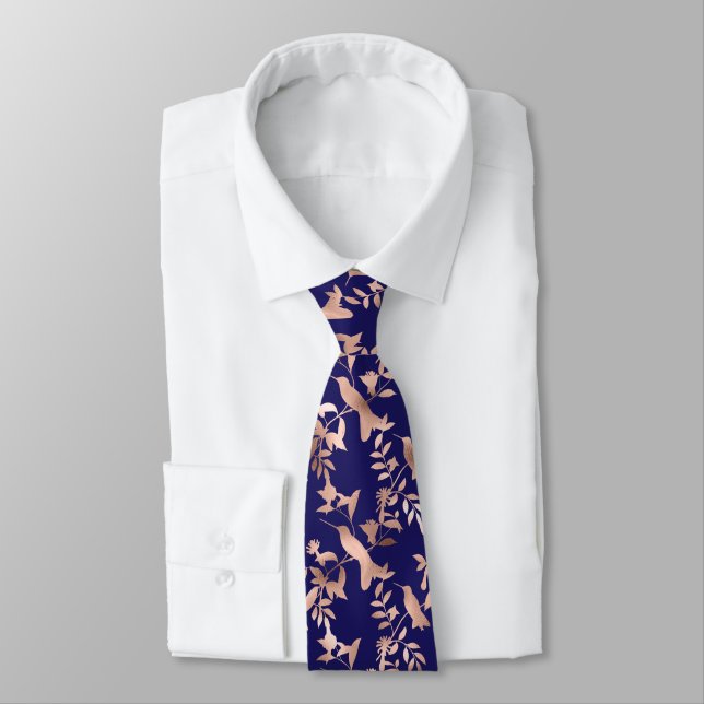 Rose Gold Hummingbird-Muster auf Blue Formal Krawa Krawatte (Gebunden)