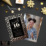 Rose Gold Leopard Cheetah Print Foto Sweet 16 Foi Folieneinladung<br><div class="desc">Dieses elegante und hübsche 16 . Geburtstag Geburtstagsfest lädt zum trendigen und stilvollen Teenager ein. Es zeigt echte glänzende Rose Goldfolie Leoparden Cheetah Druck und "Sweet 16" Typografie auf einem einfachen schwarzen Hintergrund. Es verfügt auch über ein Foto der Ehrengast auf der Rückseite. Es ist modern, mädchenhaft, einzigartig und cool;...</div>