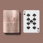 Rose Gold Mit Monogramm Luxus Spielkarten<br><div class="desc">Personalisierte Monogramm- und Namensgeschenke mit personalisiertem Monogramm aus Rose in klassischem Serif-Schriftart-Stil mit einem schönen Schriftnamen in der Mitte, auf simuliertem metallisch gebürstetem Imitat-Rose-Hintergrund aus Metall. Perfekt als Muttergeschenke für Mama, Geschenke für Großmutter, Ehefrau, Braut, Trauzeugin, Brautmädchen und mehr. Bitte beachten Sie: Die Details der Folie werden im Kunstwerk simuliert....</div>