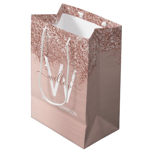 Rose Gold Rosa Girl-Glitzer-Staubmonogramm Mittlere Geschenktüte (Vorderseite Schrägansicht)