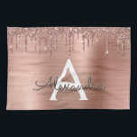 Rose Gold - Rosa Rosa Glitzer Metal Monogramm Name Geschirrtuch<br><div class="desc">Rose Gold - Rosa Imitate verfärben metallische Sparkle Glitzer gebürstete Metal Monogramm Name und erste Küche Handtuch. Das macht den perfekten 16 Geburtstag,  Hochzeit,  Brautparty,  Jubiläum,  Babydusche oder Junggeselinnen-Abschied Geschenk für jemanden,  der Lieben glamourösen Luxus und schicke Stile.</div>