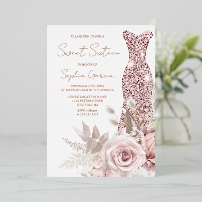 Rose Gold, Rosa Rosa Kleid Sweet 16 Real Folieneinladung (Stehend vorne)