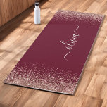 Rose Gold Roush Pink Glitzer Burgundy Monogramm Yogamatte<br><div class="desc">Rose Gold - Schwarz Rosa und Burgund Imitate Sparkle Glitzer Monogram Name Workout Fitness Übung Yoga Mat. Das macht den perfekten 16 Geburtstag,  Hochzeit,  Brautparty,  Jubiläum,  Babydusche oder Junggeselinnen-Abschied Geschenk für jemanden,  der Lieben glamourösen Luxus und schicke Stile.</div>