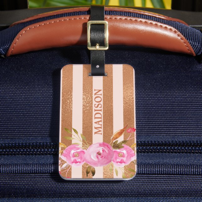 Rose Gold Streifen Monogram Name Floral Gepäckanhänger (Vorderseite Insitu 2)