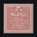 Rose Gold & Stylish Glitzer Wedding Magnet<br><div class="desc">Eleganter, funkelnd, romantischer Gastgeschenk Hochzeit-Magnet mit einer romantischen Rose Goldbug mit einem Kristall-Juwelendiamanten auf einem schönen goldfarbenen Rahmen in der Rose, der Ihre Veranstaltungsdetails umgibt, und einem hübschen Hintergrund glänzender Rose Gold Glitzer. Dieses Beispiel ist für einen Hochzeitsempfang, aber für jede Veranstaltung geeignet. Der gesamte Text ist vollständig an Ihre...</div>
