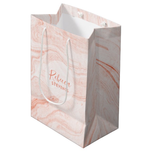 Rose-Gold Wasserfarben-Marmorierung Mittlere Geschenktüte (Vorderseite Schrägansicht)