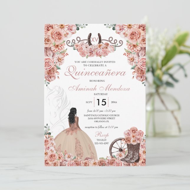 Rose Gold Western Charra Floral Boots Quinceañera Einladung (Stehend Vorderseite)